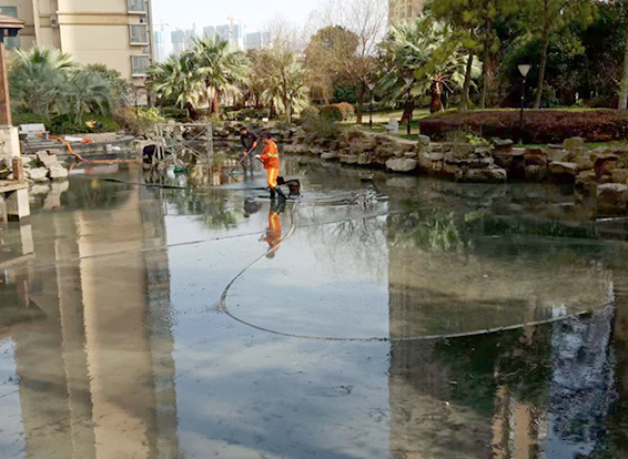 梁山景观池淤泥清理